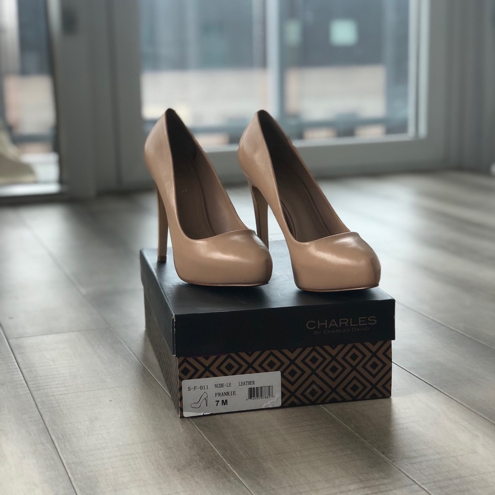 Charles David Nude Pump